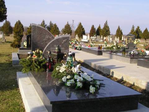 Jednohrob z materiálu Paradiso bash, Uľany nad Žitavou - Ref. č.: 325