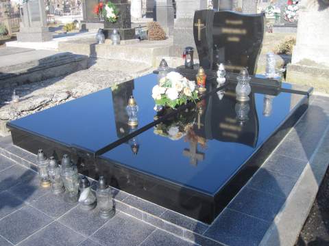 Dvojhrob z materiálu Nero Zimbawe, Selice - Ref. č.: 310