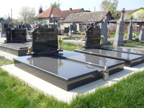 Dvojhrob z materiálu Nero Zimbawe, Veľký Kýr - Ref. č.: 315