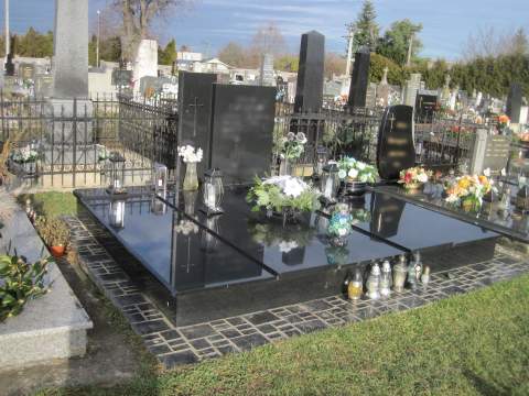 Dvojhrob z materiálu Nero Zimbawe, Vráble - Ref. č.: 317