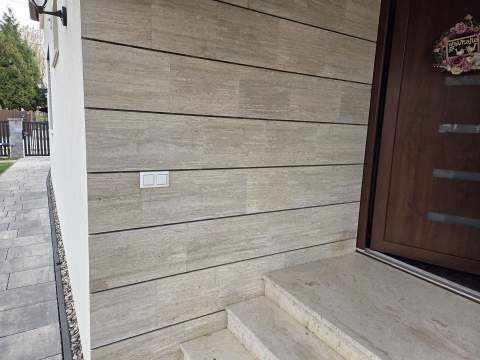 Fasáda z materiálu Travertín, Zemné - Ref. č.: 120
