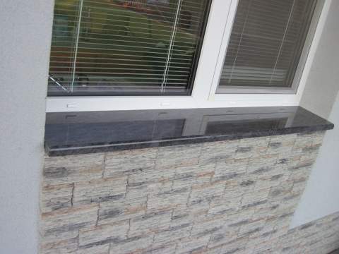 Parapety z materiálu Visag blue, Černík - Ref. č.: 136