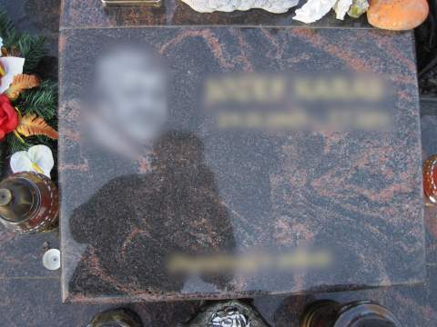 Urnový hrob z materiálu Aurora India, Palárikovo - Ref. č.: 280
