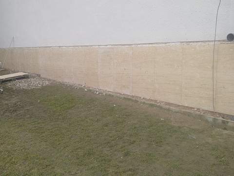Vetraná fasáda z materiálu Suttoi vápenec, Mužla - Ref. č.: 165