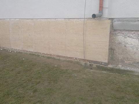 Vetraná fasáda z materiálu Suttoi vápenec, Mužla - Ref. č.: 177