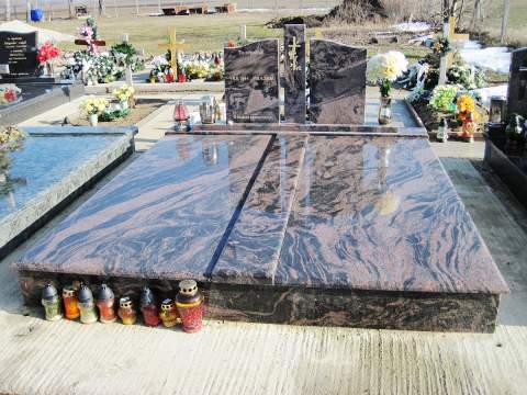 Dvojhrob z materiálu Aurora India, Palárikovo - Ref. č.: 76