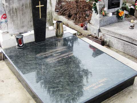 Jednohrob z materiálu Verde gloria, Nové Zámky - Ref. č.: 78