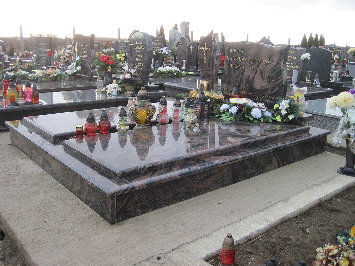 Dvojhrob z materiálu Aurora, Palárikovo