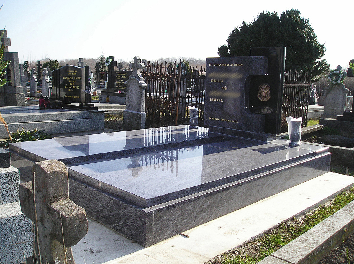 Dvojhrob z materiálu Coromandel,Veľký Cetín