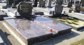 Dvojhrob z materiálu Aurora,Tvrdošovce